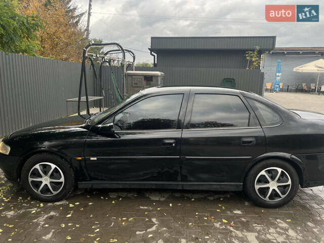 Черный Опель Вектра, объемом двигателя 1.6 л и пробегом 303 тыс. км за 2300 $, фото 2 на Automoto.ua
