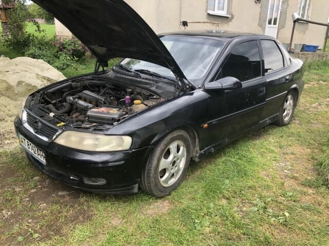 Черный Опель Вектра, объемом двигателя 1.6 л и пробегом 280 тыс. км за 800 $, фото 4 на Automoto.ua