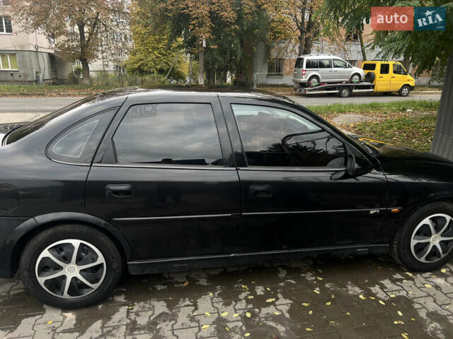 Черный Опель Вектра, объемом двигателя 1.6 л и пробегом 303 тыс. км за 2300 $, фото 3 на Automoto.ua