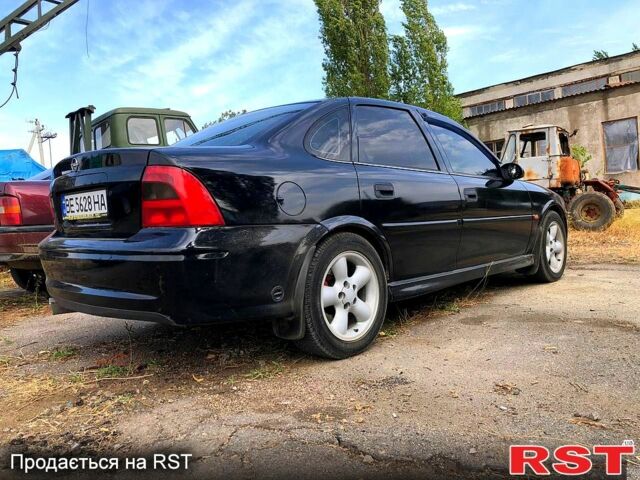 Черный Опель Вектра, объемом двигателя 1.6 л и пробегом 260 тыс. км за 3500 $, фото 5 на Automoto.ua