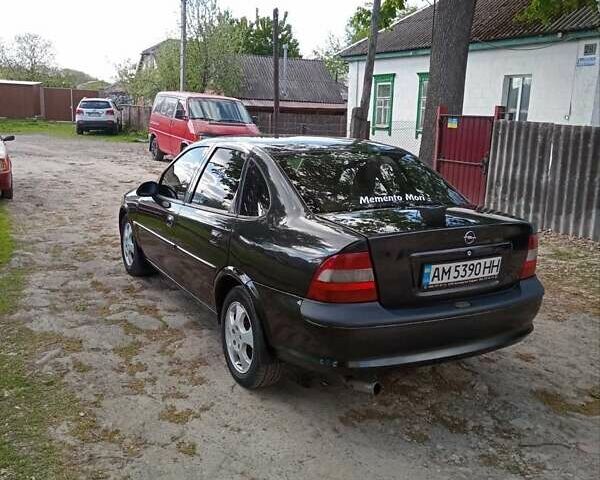 Черный Опель Вектра, объемом двигателя 2.2 л и пробегом 1000 тыс. км за 2800 $, фото 3 на Automoto.ua