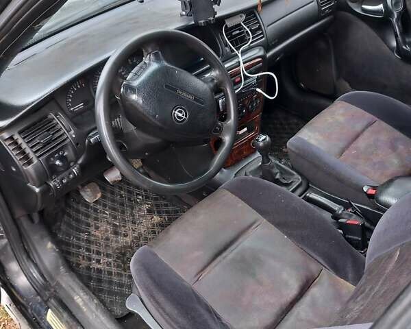 Черный Опель Вектра, объемом двигателя 2 л и пробегом 348 тыс. км за 2200 $, фото 7 на Automoto.ua