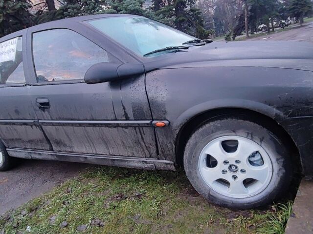 Черный Опель Вектра, объемом двигателя 2 л и пробегом 230 тыс. км за 1705 $, фото 6 на Automoto.ua