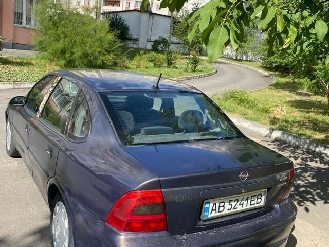 Черный Опель Вектра, объемом двигателя 2 л и пробегом 450 тыс. км за 2100 $, фото 3 на Automoto.ua