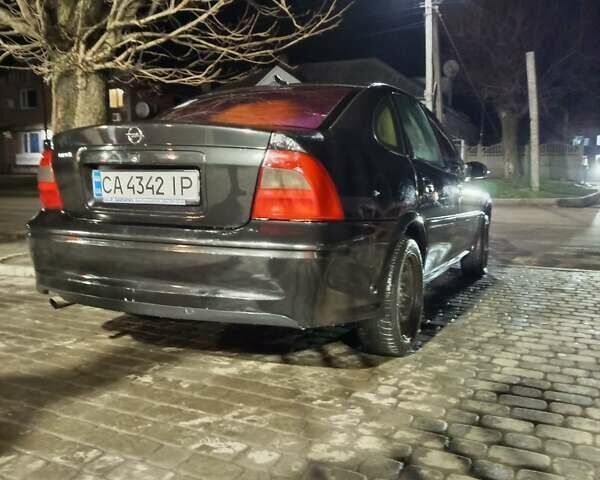 Черный Опель Вектра, объемом двигателя 2 л и пробегом 30 тыс. км за 3500 $, фото 1 на Automoto.ua