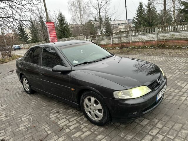 Черный Опель Вектра, объемом двигателя 1.6 л и пробегом 273 тыс. км за 2500 $, фото 6 на Automoto.ua