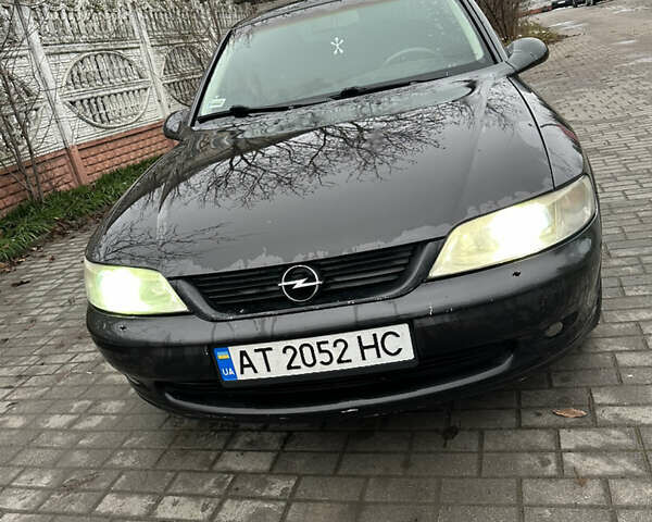 Черный Опель Вектра, объемом двигателя 1.6 л и пробегом 273 тыс. км за 2600 $, фото 1 на Automoto.ua