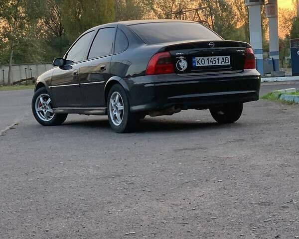 Черный Опель Вектра, объемом двигателя 1.8 л и пробегом 337 тыс. км за 2500 $, фото 5 на Automoto.ua