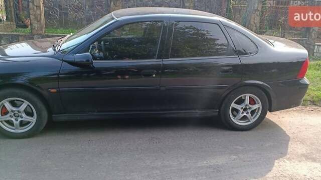 Черный Опель Вектра, объемом двигателя 1.8 л и пробегом 337 тыс. км за 2500 $, фото 4 на Automoto.ua