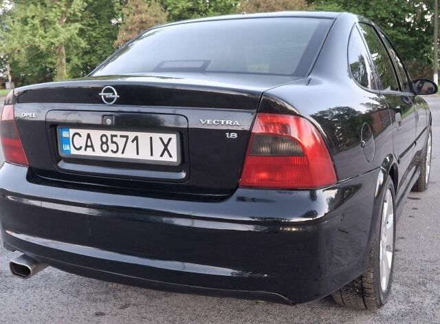 Черный Опель Вектра, объемом двигателя 1.8 л и пробегом 290 тыс. км за 3700 $, фото 5 на Automoto.ua