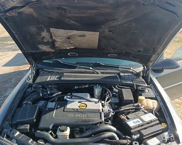 Черный Опель Вектра, объемом двигателя 2 л и пробегом 306 тыс. км за 2000 $, фото 8 на Automoto.ua