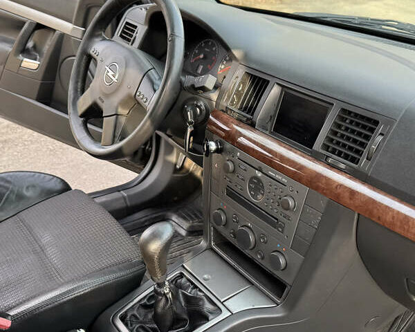 Черный Опель Вектра, объемом двигателя 2.2 л и пробегом 300 тыс. км за 3250 $, фото 19 на Automoto.ua