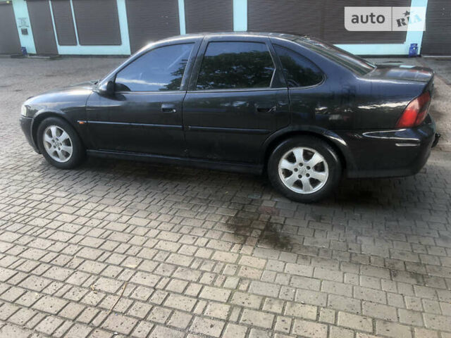 Черный Опель Вектра, объемом двигателя 2.2 л и пробегом 311 тыс. км за 3200 $, фото 3 на Automoto.ua
