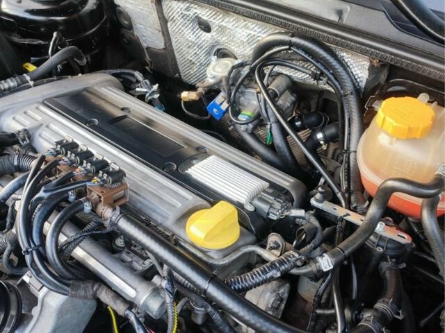 Черный Опель Вектра, объемом двигателя 2.2 л и пробегом 330 тыс. км за 5800 $, фото 6 на Automoto.ua