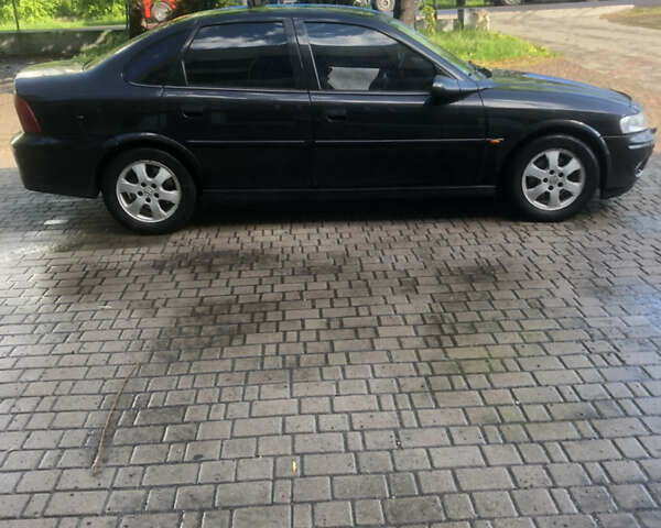 Черный Опель Вектра, объемом двигателя 2.2 л и пробегом 311 тыс. км за 3200 $, фото 1 на Automoto.ua