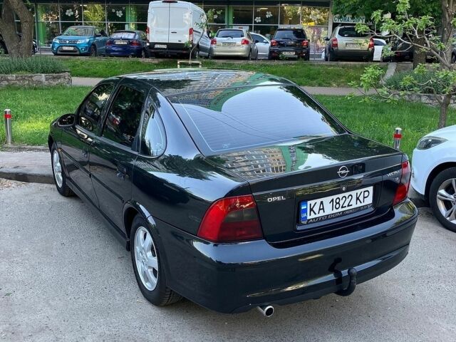 Черный Опель Вектра, объемом двигателя 1.8 л и пробегом 182 тыс. км за 5000 $, фото 5 на Automoto.ua
