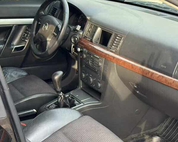 Черный Опель Вектра, объемом двигателя 2.2 л и пробегом 300 тыс. км за 3250 $, фото 20 на Automoto.ua