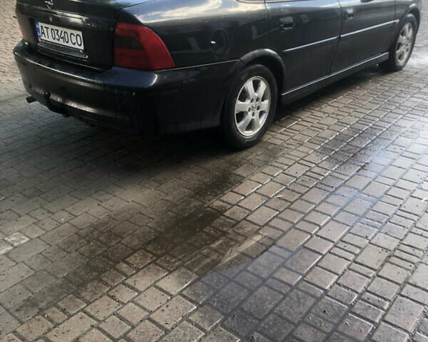 Черный Опель Вектра, объемом двигателя 2.2 л и пробегом 311 тыс. км за 3200 $, фото 6 на Automoto.ua