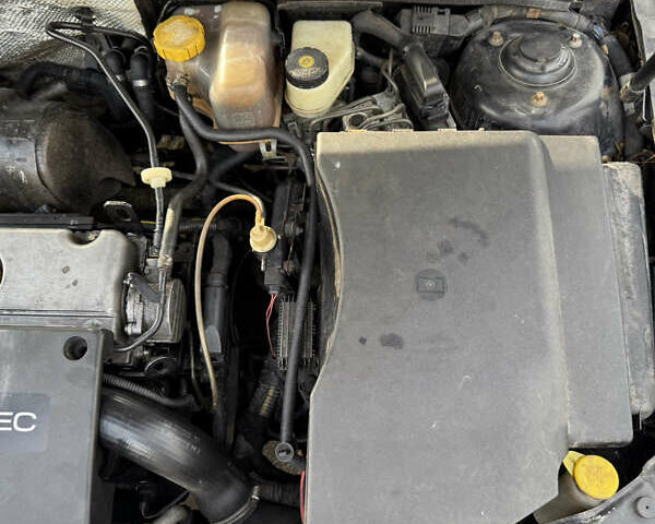 Черный Опель Вектра, объемом двигателя 2.2 л и пробегом 300 тыс. км за 3250 $, фото 30 на Automoto.ua