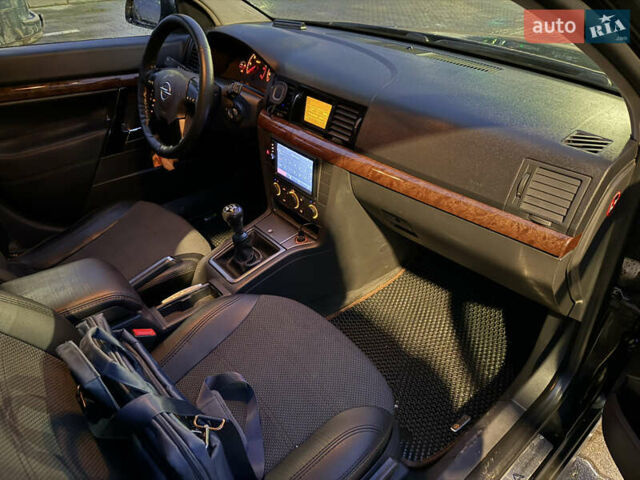 Черный Опель Вектра, объемом двигателя 2.2 л и пробегом 240 тыс. км за 5500 $, фото 13 на Automoto.ua