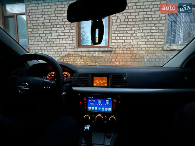 Черный Опель Вектра, объемом двигателя 2.2 л и пробегом 360 тыс. км за 3500 $, фото 4 на Automoto.ua