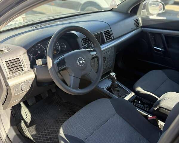 Черный Опель Вектра, объемом двигателя 2 л и пробегом 350 тыс. км за 3200 $, фото 5 на Automoto.ua