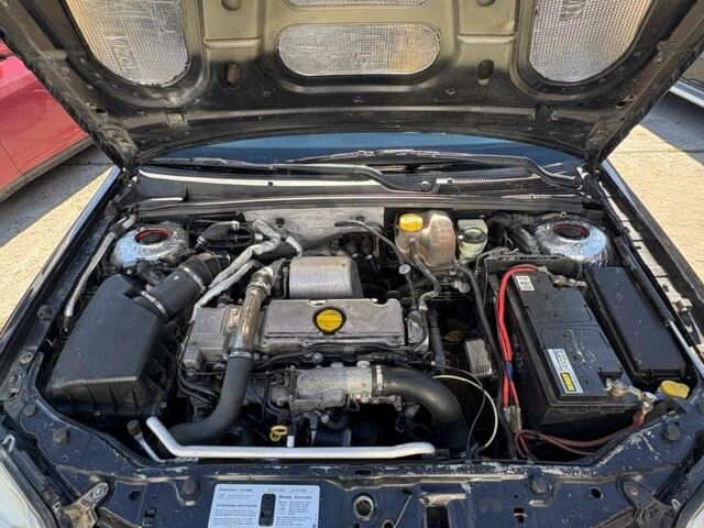 Черный Опель Вектра, объемом двигателя 2 л и пробегом 320 тыс. км за 3200 $, фото 7 на Automoto.ua