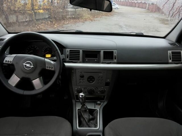 Черный Опель Вектра, объемом двигателя 2.2 л и пробегом 230 тыс. км за 3600 $, фото 6 на Automoto.ua