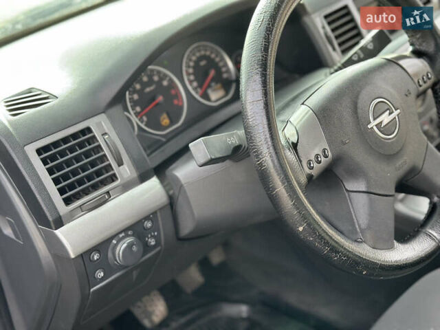 Черный Опель Вектра, объемом двигателя 1.8 л и пробегом 320 тыс. км за 2999 $, фото 20 на Automoto.ua