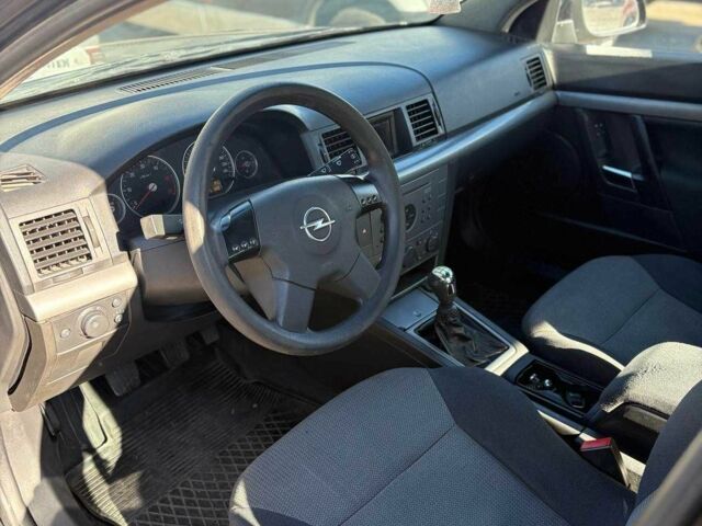 Черный Опель Вектра, объемом двигателя 2 л и пробегом 320 тыс. км за 3200 $, фото 4 на Automoto.ua