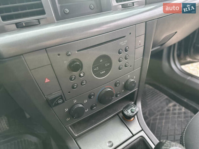 Черный Опель Вектра, объемом двигателя 1.8 л и пробегом 320 тыс. км за 2999 $, фото 33 на Automoto.ua