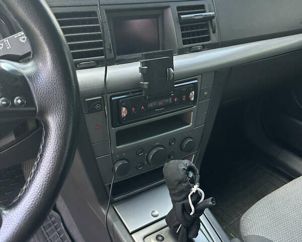 Черный Опель Вектра, объемом двигателя 2.2 л и пробегом 268 тыс. км за 4900 $, фото 13 на Automoto.ua