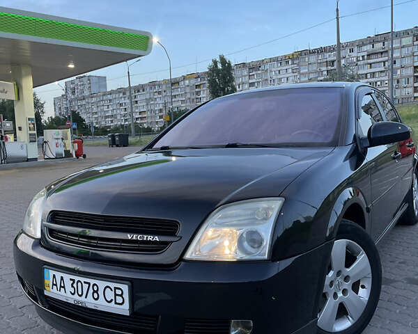 Черный Опель Вектра, объемом двигателя 2.2 л и пробегом 320 тыс. км за 5499 $, фото 1 на Automoto.ua