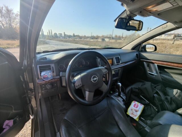 Черный Опель Вектра, объемом двигателя 3.2 л и пробегом 372 тыс. км за 4000 $, фото 1 на Automoto.ua
