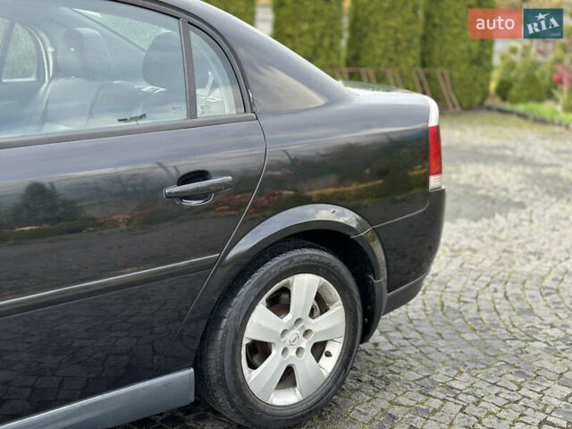 Черный Опель Вектра, объемом двигателя 1.8 л и пробегом 320 тыс. км за 2999 $, фото 10 на Automoto.ua