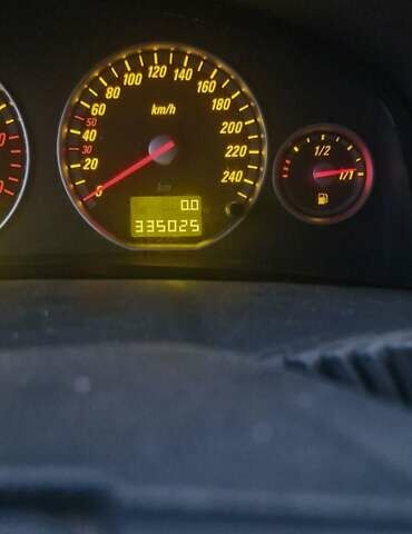 Черный Опель Вектра, объемом двигателя 3 л и пробегом 300 тыс. км за 3000 $, фото 2 на Automoto.ua