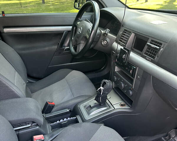 Черный Опель Вектра, объемом двигателя 2.2 л и пробегом 268 тыс. км за 4900 $, фото 16 на Automoto.ua