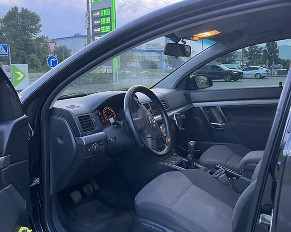Черный Опель Вектра, объемом двигателя 2.2 л и пробегом 320 тыс. км за 5499 $, фото 18 на Automoto.ua