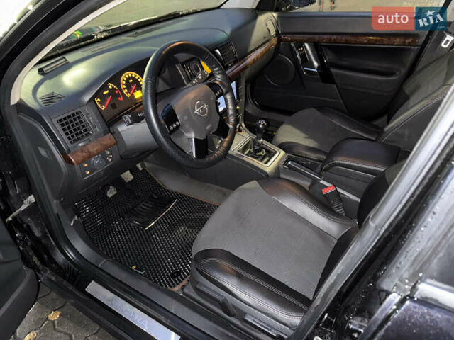 Черный Опель Вектра, объемом двигателя 2.2 л и пробегом 240 тыс. км за 5500 $, фото 16 на Automoto.ua