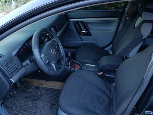 Черный Опель Вектра, объемом двигателя 2 л и пробегом 430 тыс. км за 3100 $, фото 1 на Automoto.ua