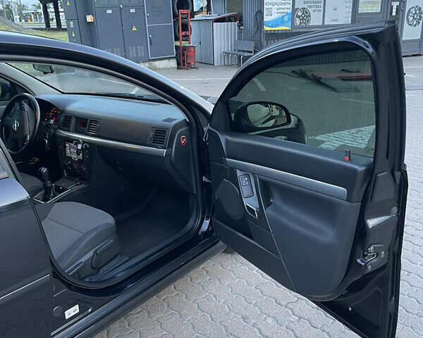 Черный Опель Вектра, объемом двигателя 2.2 л и пробегом 320 тыс. км за 5499 $, фото 12 на Automoto.ua