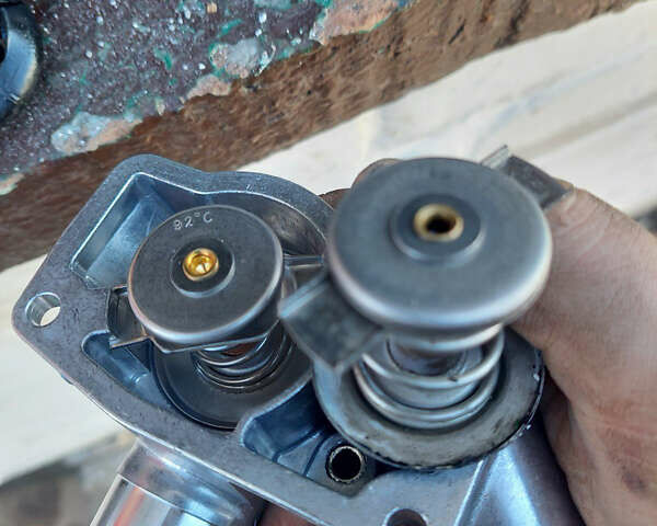 Черный Опель Вектра, объемом двигателя 2.2 л и пробегом 240 тыс. км за 5500 $, фото 28 на Automoto.ua