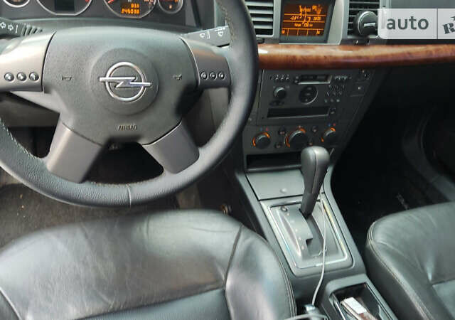 Чорний Опель Вектра, об'ємом двигуна 3.18 л та пробігом 250 тис. км за 4100 $, фото 12 на Automoto.ua