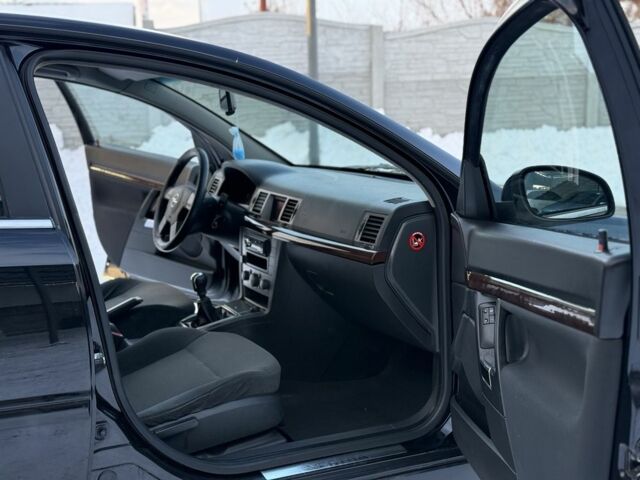 Чорний Опель Вектра, об'ємом двигуна 2.2 л та пробігом 222 тис. км за 3999 $, фото 20 на Automoto.ua