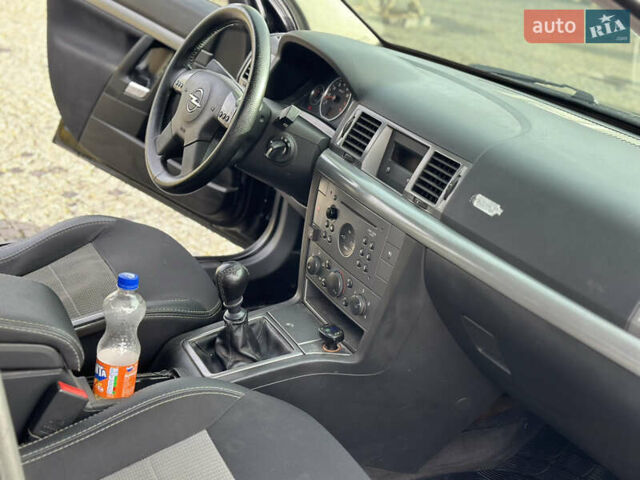 Черный Опель Вектра, объемом двигателя 1.8 л и пробегом 320 тыс. км за 2999 $, фото 21 на Automoto.ua