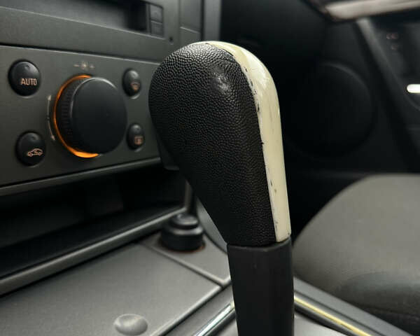 Черный Опель Вектра, объемом двигателя 2.2 л и пробегом 238 тыс. км за 3650 $, фото 26 на Automoto.ua