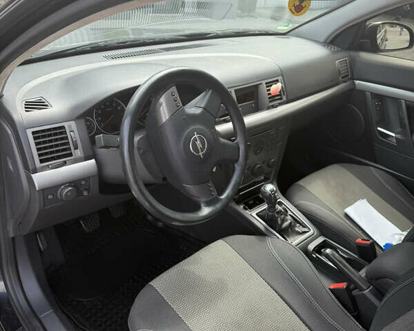 Черный Опель Вектра, объемом двигателя 1.8 л и пробегом 212 тыс. км за 5000 $, фото 4 на Automoto.ua