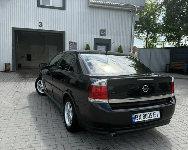 Черный Опель Вектра, объемом двигателя 1.8 л и пробегом 212 тыс. км за 5000 $, фото 2 на Automoto.ua