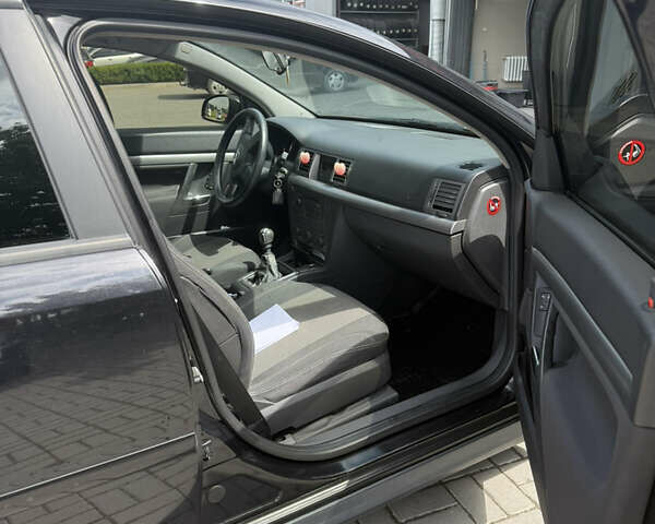 Черный Опель Вектра, объемом двигателя 1.8 л и пробегом 212 тыс. км за 5000 $, фото 8 на Automoto.ua