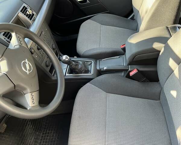 Черный Опель Вектра, объемом двигателя 1.8 л и пробегом 186 тыс. км за 4900 $, фото 5 на Automoto.ua